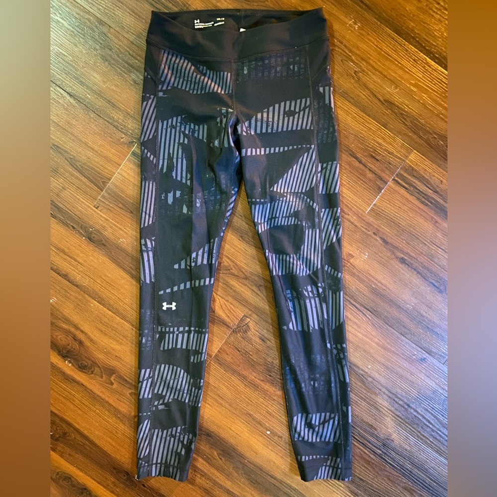 Under Armour heat gear leggings size Medium. Good used condition.